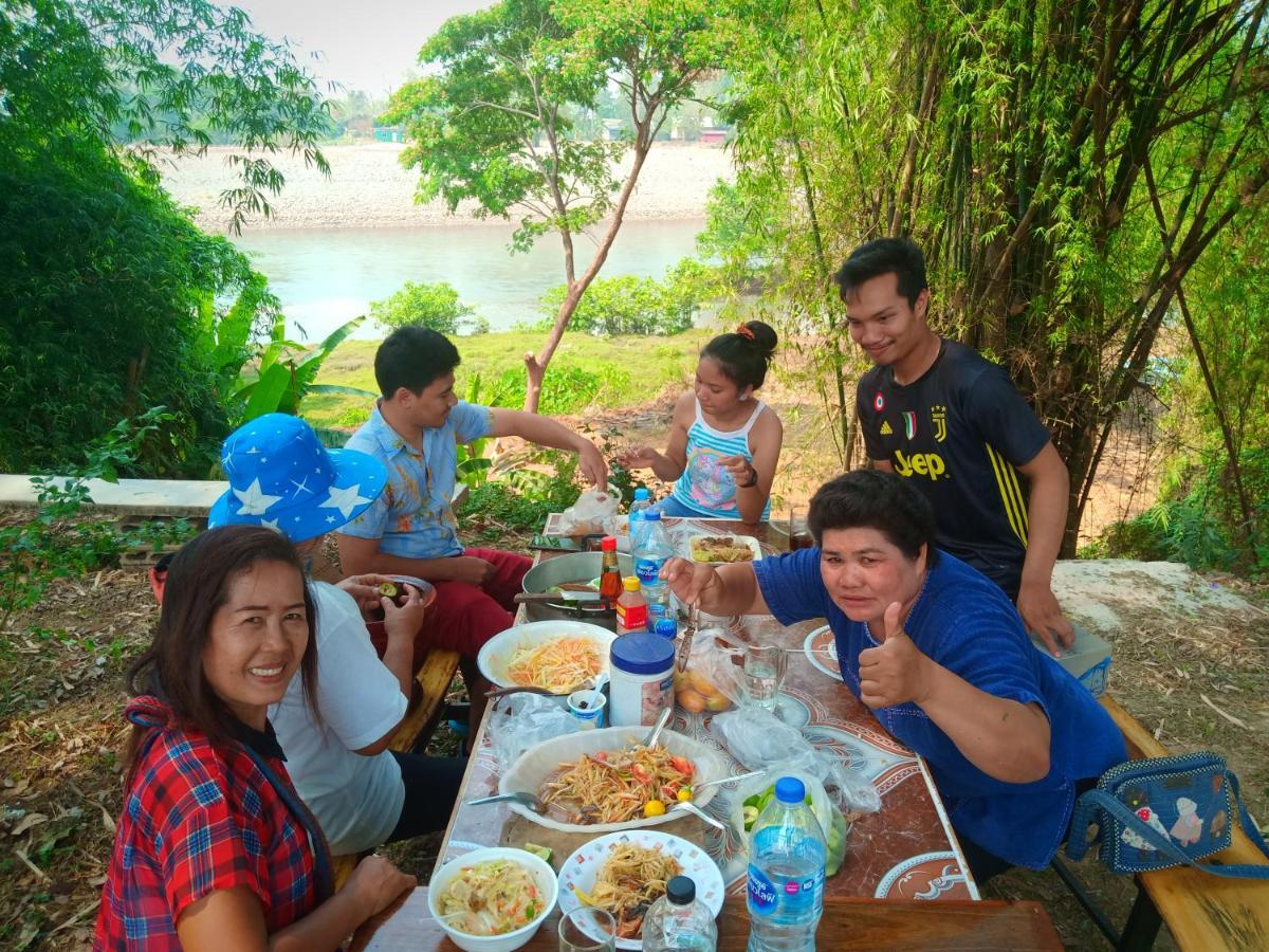 เฮือนน้ำน่าน House By The River Nan Uttaradit Exterior foto